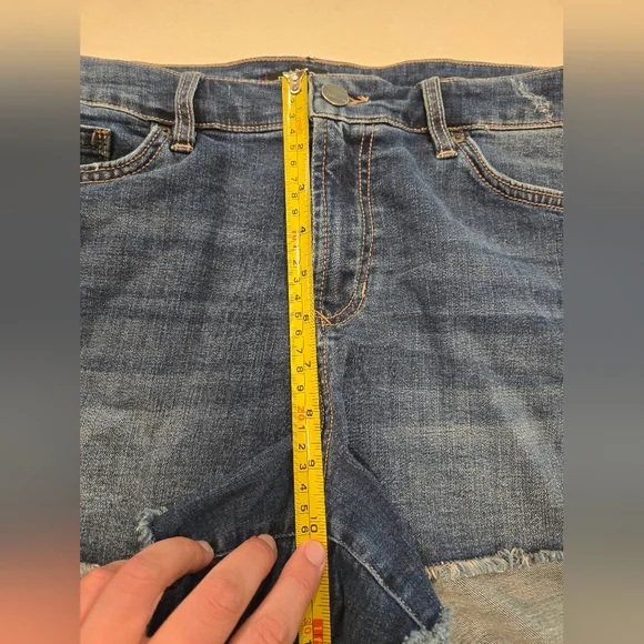 Dear John Jean Shorts Size 31 - Picture 9 of 10